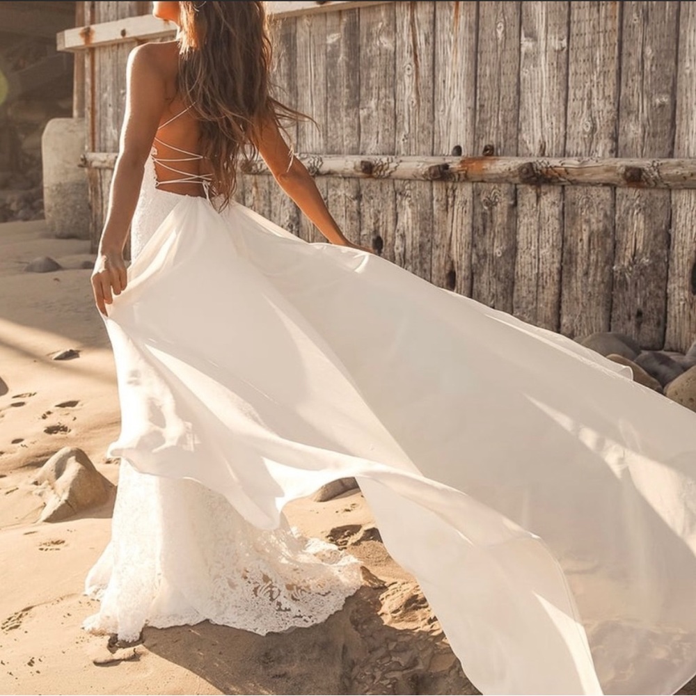 White Embroidered Lace Up Chiffon Gown with Train 🌿